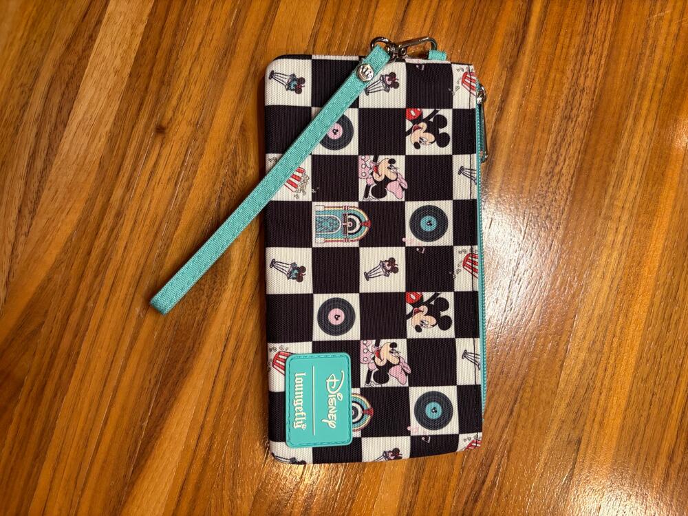 Loungefly Disney Mickey & Minnie Date Night Diner Nylon Wristlet – NWOT